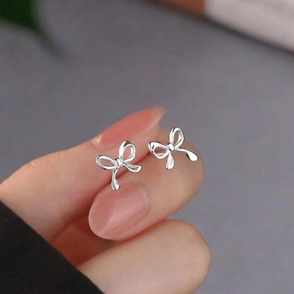 Silver‎ Bow Earrings